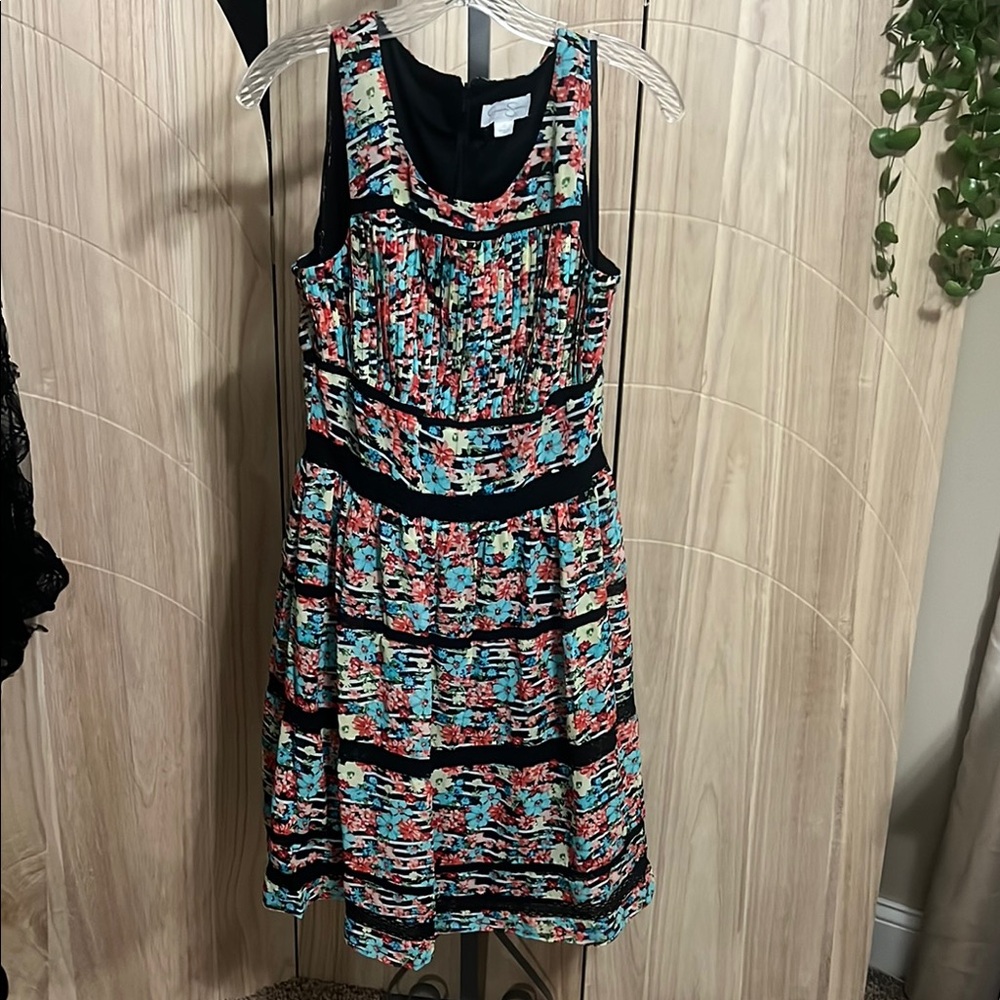 Jessica Simpson Black and White Sleeveless Crew Neck Midi Dress - Picture 4 of 6